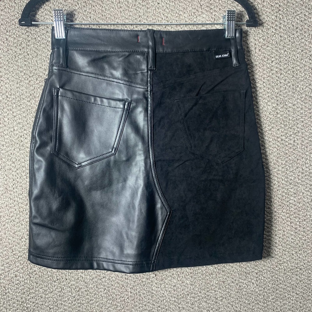 Dear‎ John Womens Skirt Size 25 Black Suede Faux Leather Mini Pockets Unlined - Picture 4 of 11